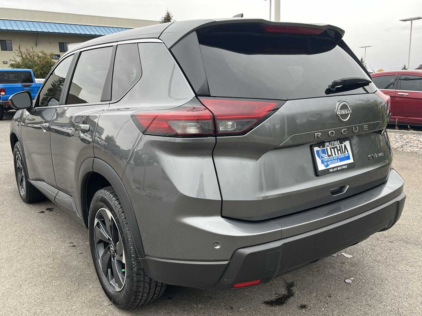 2024 Nissan Rogue SV photo 3
