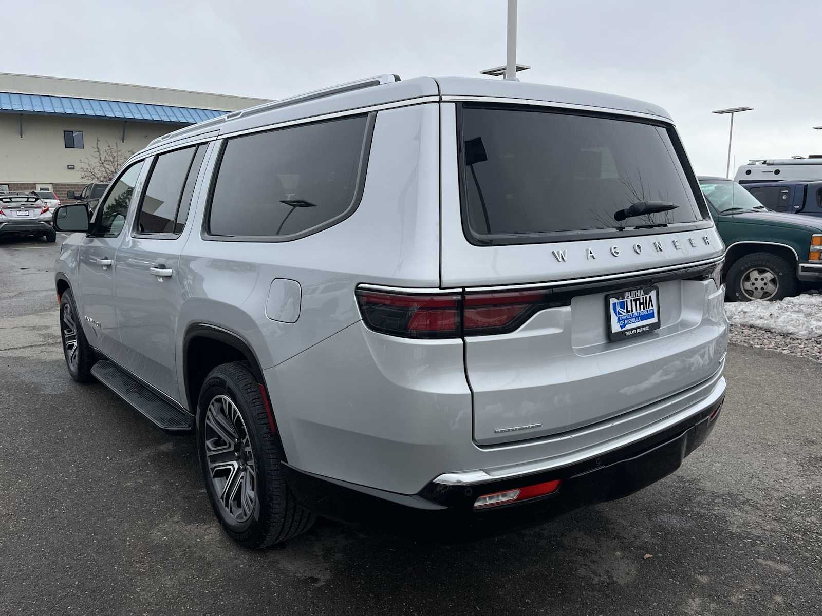 Thumbnail: 2023 Jeep Wagoneer - 4