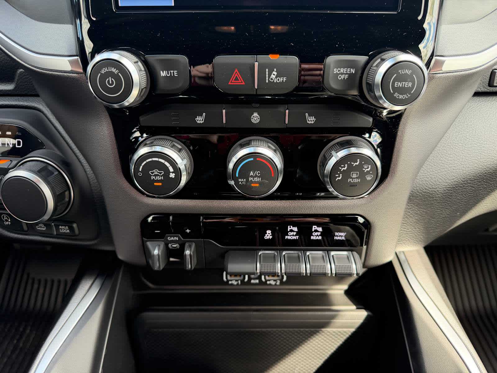 Thumbnail: 2026 RAM 1500 - 18