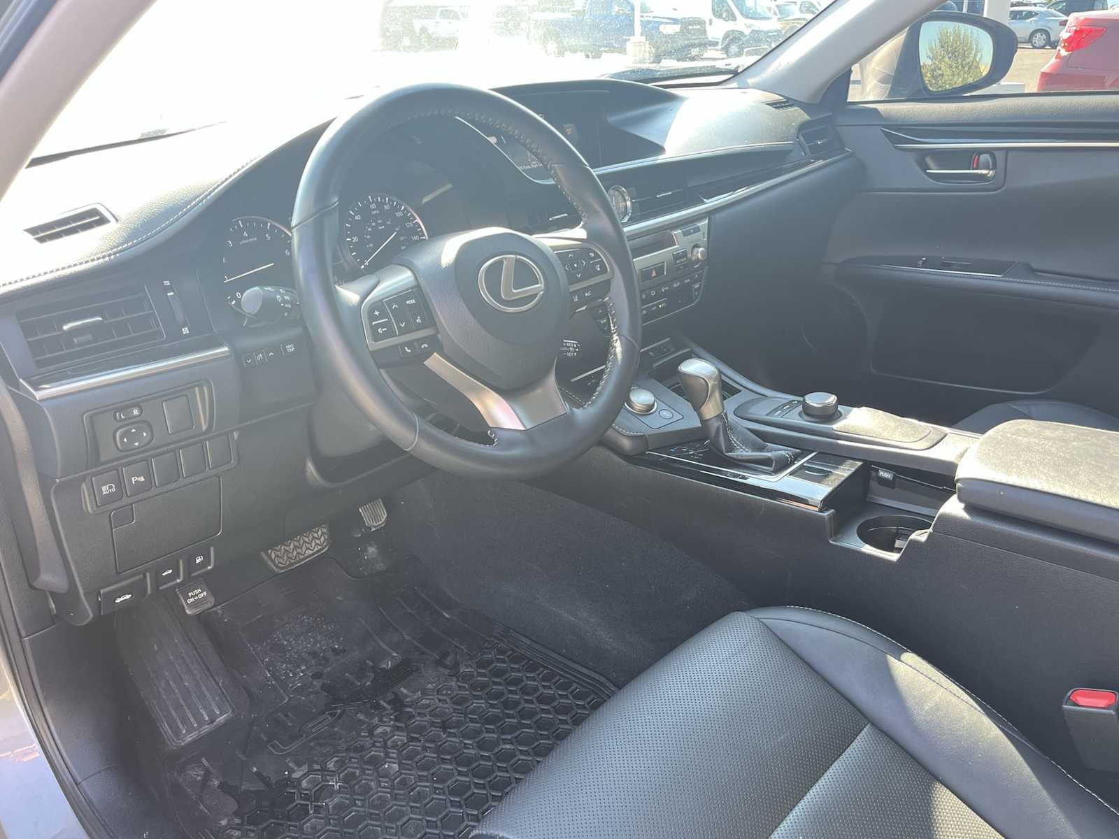 2017 Lexus ES 350 photo 2