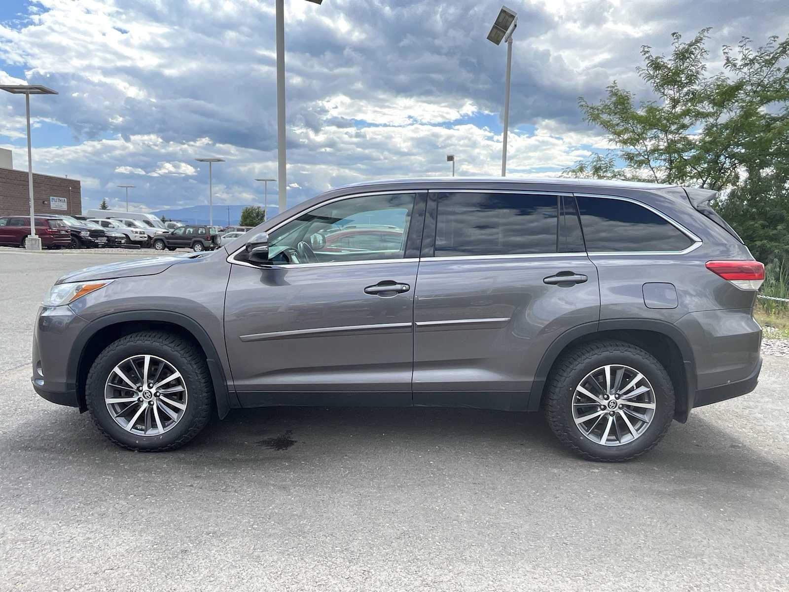 Thumbnail: 2019 Toyota Highlander - 3