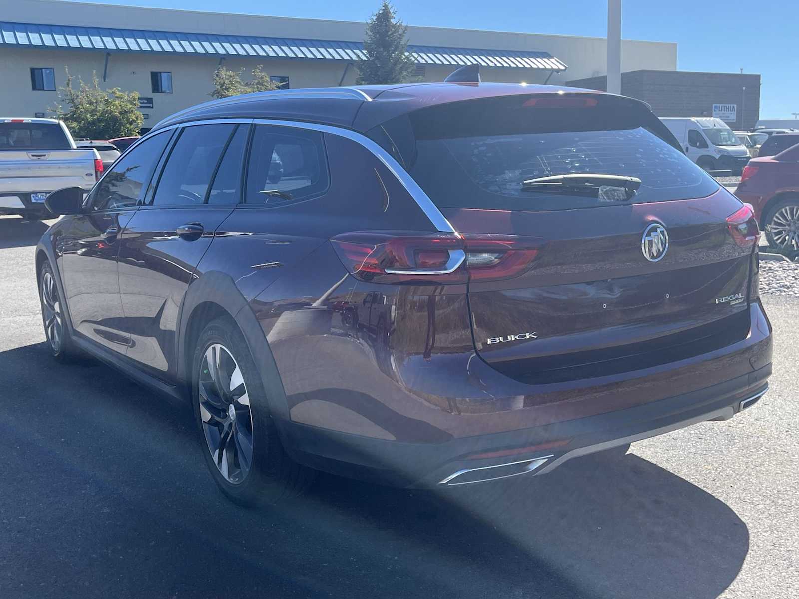Thumbnail: 2018 Buick Regal - 4