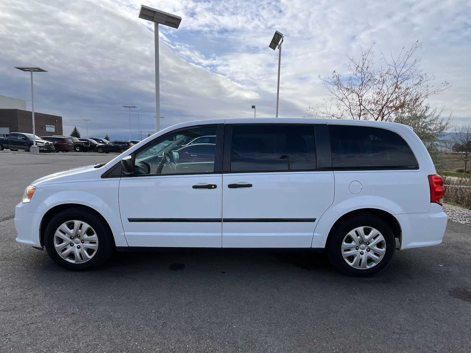 2016 Dodge Grand Caravan SE photo 3