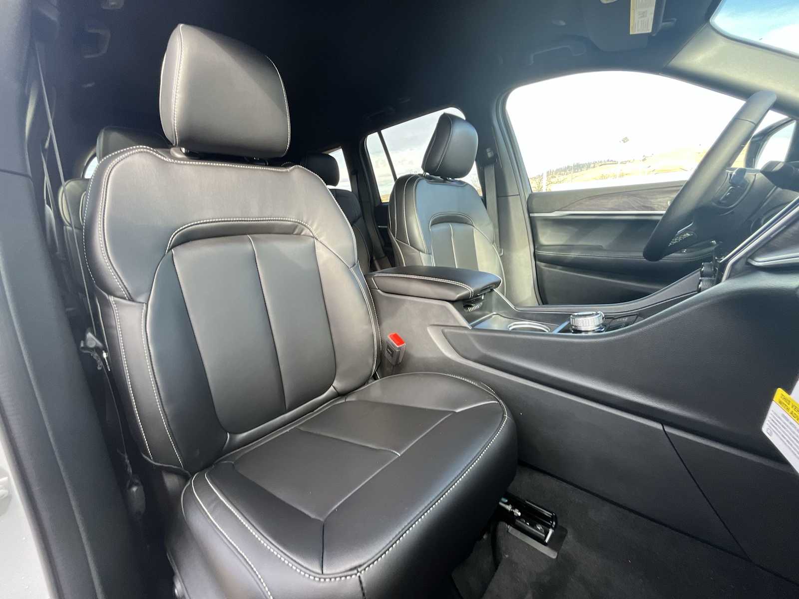 Thumbnail: 2025 Jeep Grand Cherokee - 14