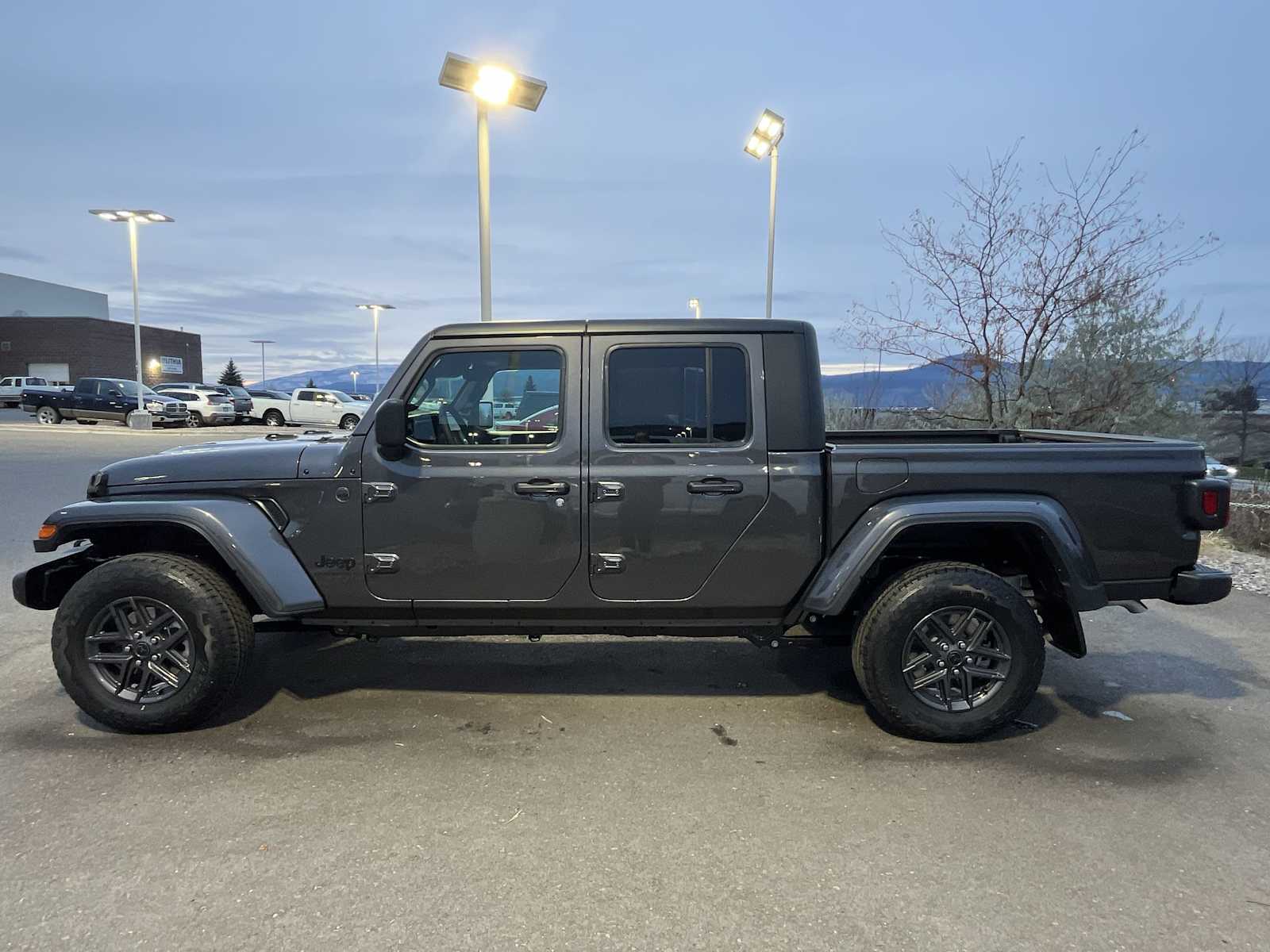 Thumbnail: 2026 Jeep Gladiator - 3