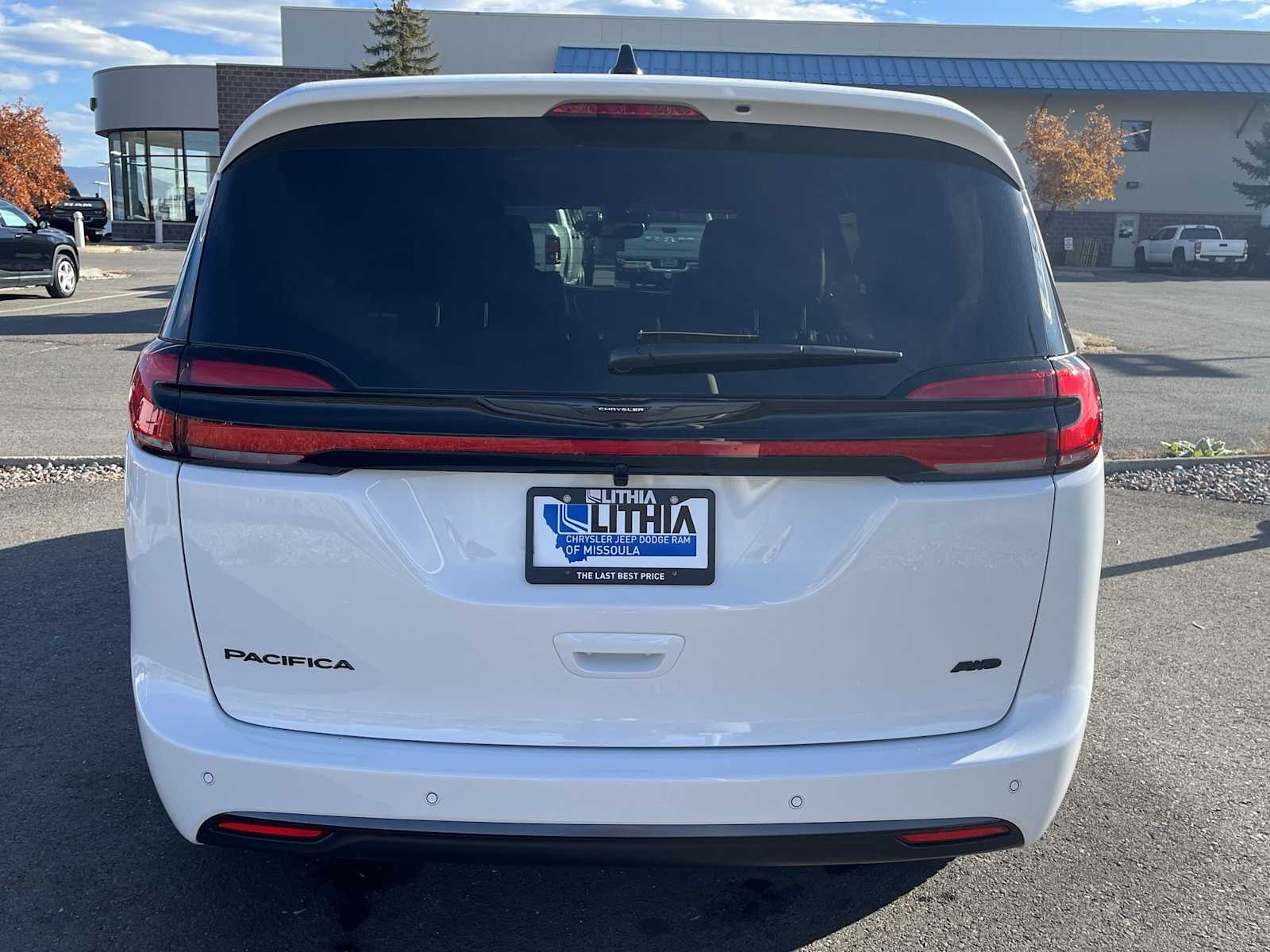 Thumbnail: 2026 Chrysler Pacifica - 5