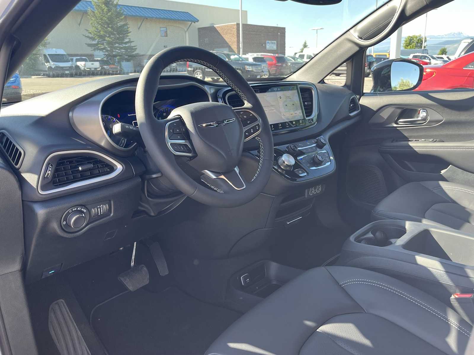 2025 Chrysler Voyager LX photo 2