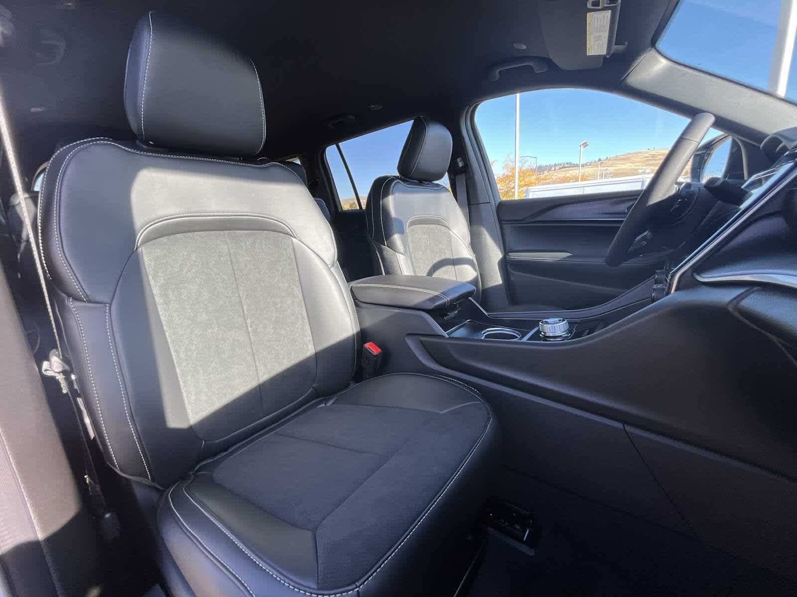 Thumbnail: 2025 Jeep Grand Cherokee - 17