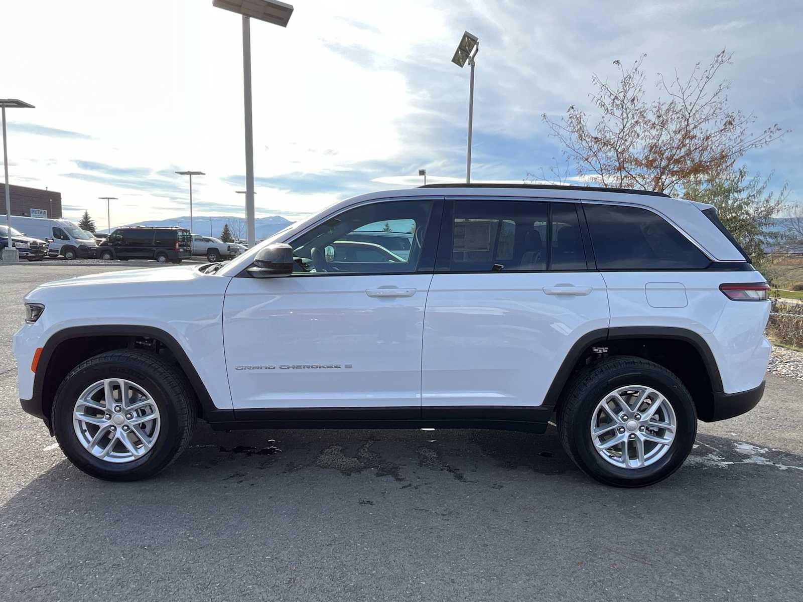 Thumbnail: 2025 Jeep Grand Cherokee - 3