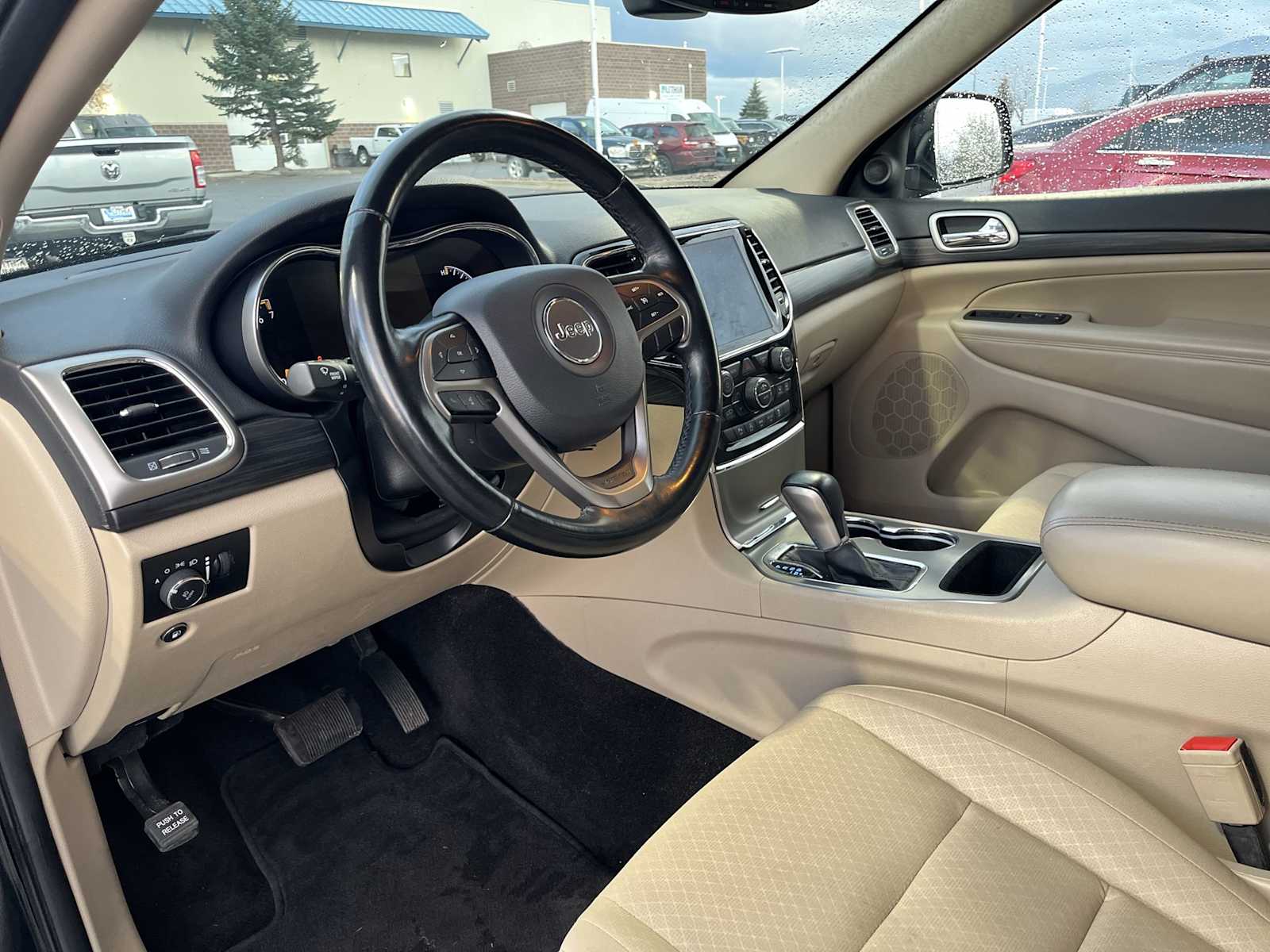 2022 Jeep Cherokee Laredo photo 2