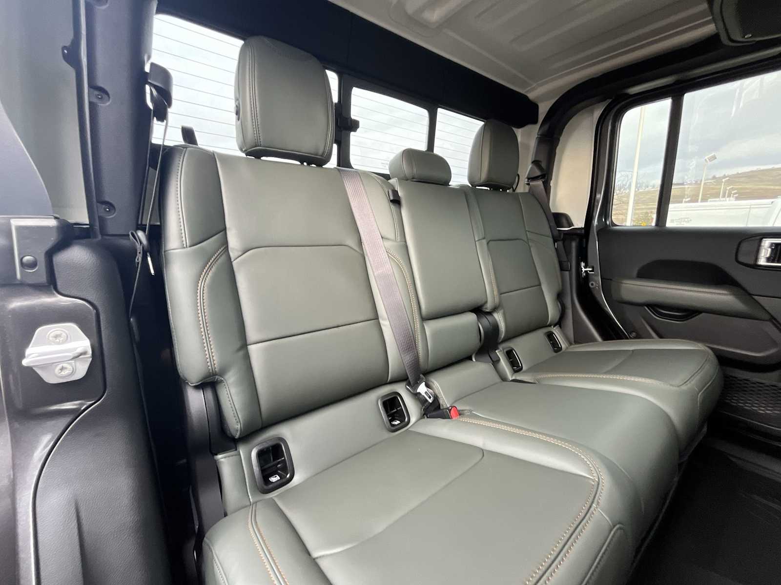 Thumbnail: 2026 Jeep Gladiator - 13