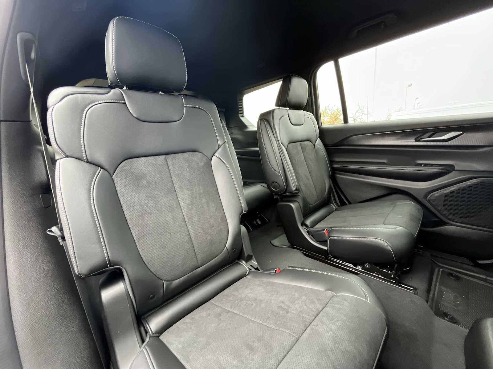 Thumbnail: 2025 Jeep Grand Cherokee - 13