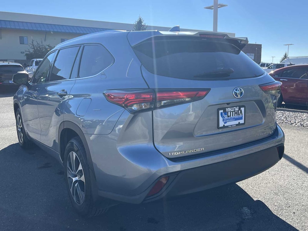 Used 2021 Toyota Highlander Hybrid XLE SUV