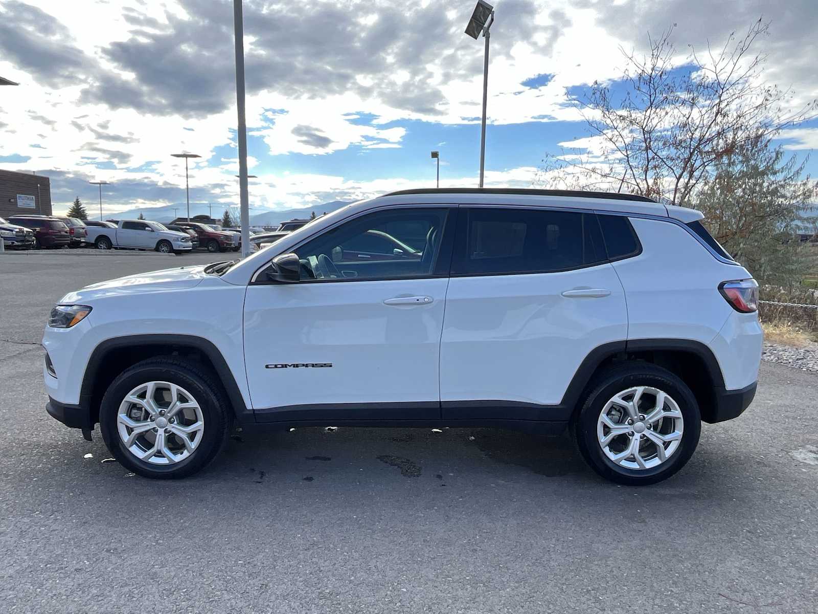 2024 Jeep Compass North Edition Latitude photo 2
