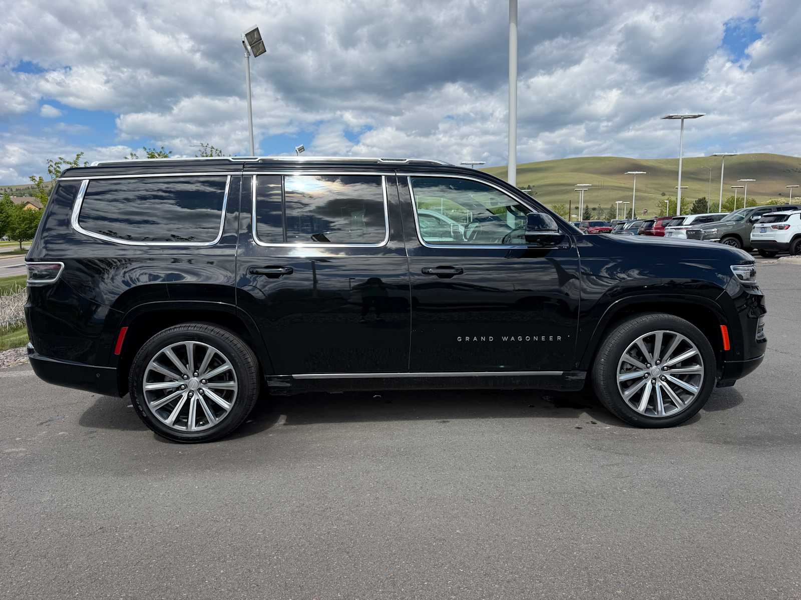Thumbnail: 2022 Jeep Grand Wagoneer - 6