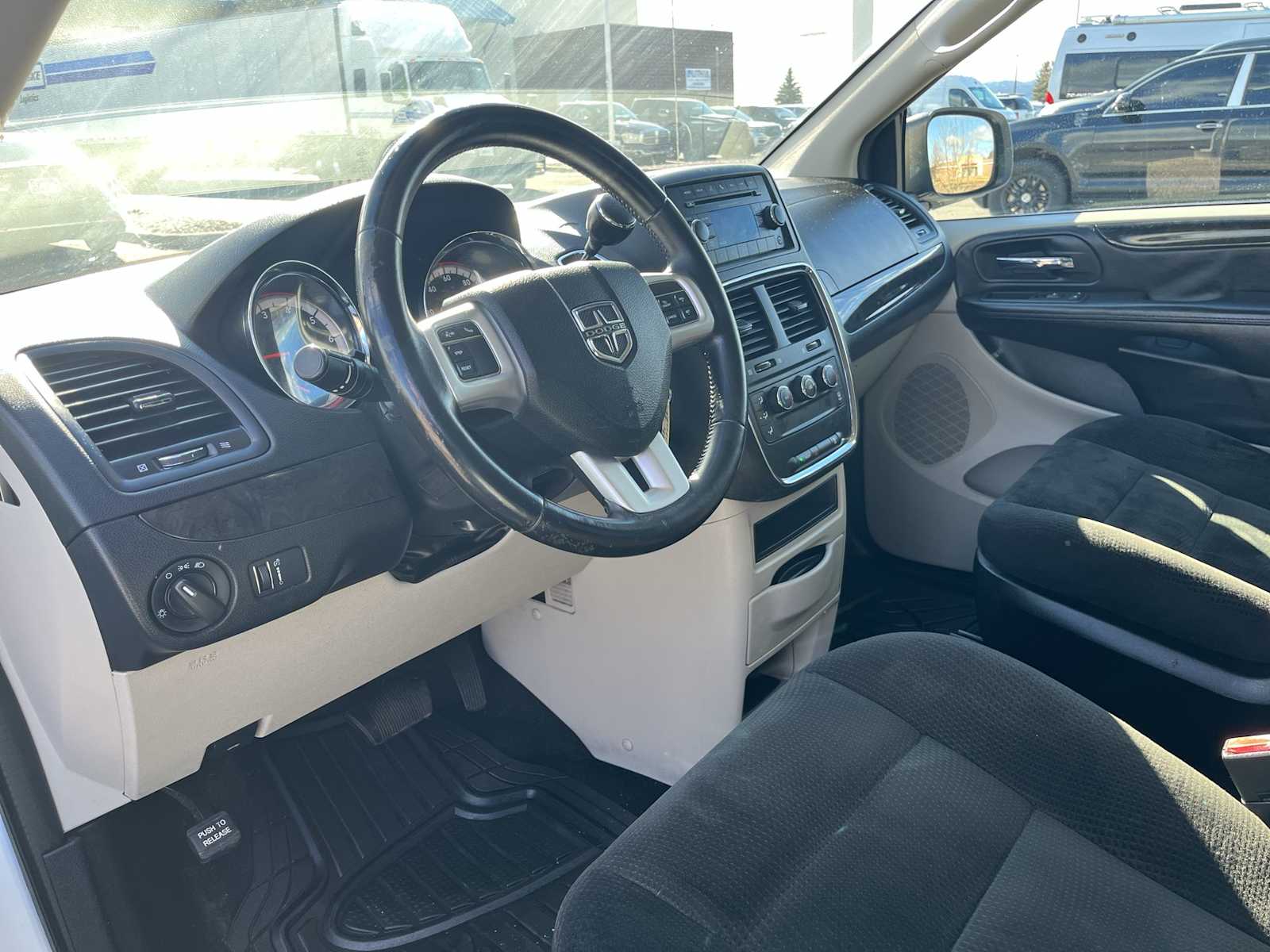 Thumbnail: 2016 Dodge Grand Caravan - 2