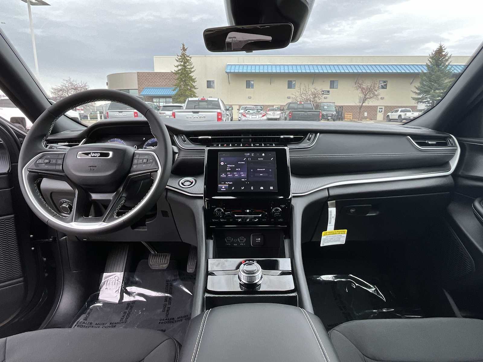 Thumbnail: 2025 Jeep Grand Cherokee - 10