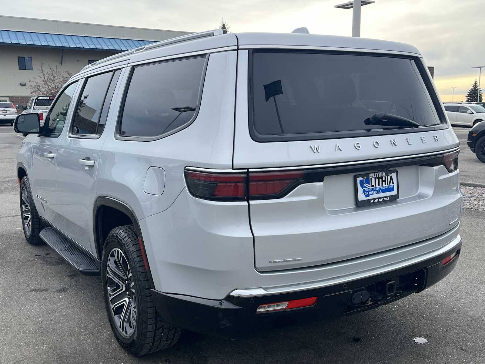 Thumbnail: 2022 Jeep Wagoneer - 4