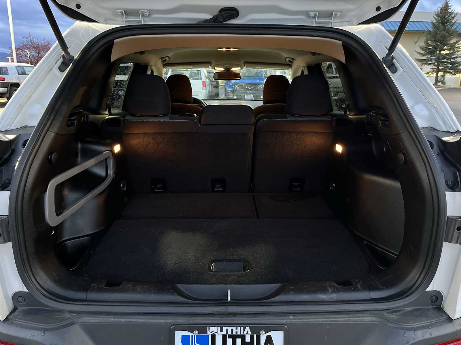 Thumbnail: 2017 Jeep Cherokee - 19