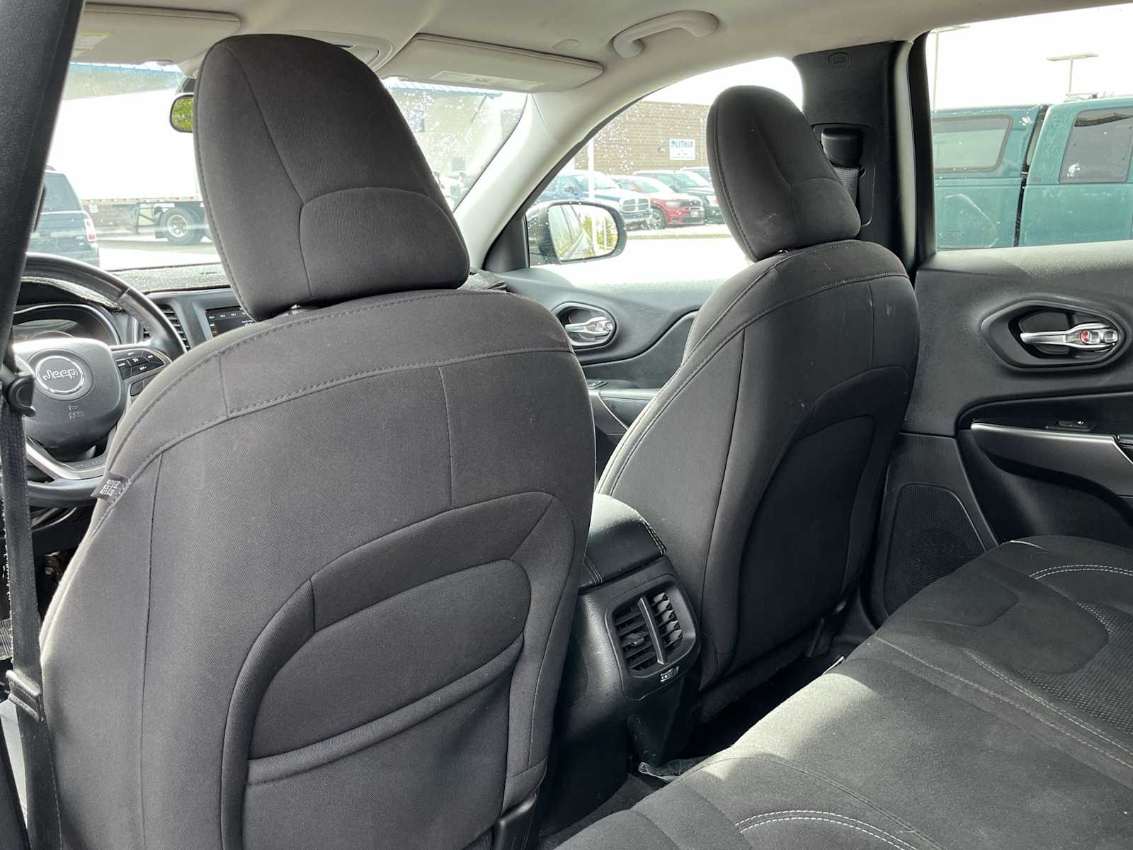 Thumbnail: 2020 Jeep Cherokee - 12