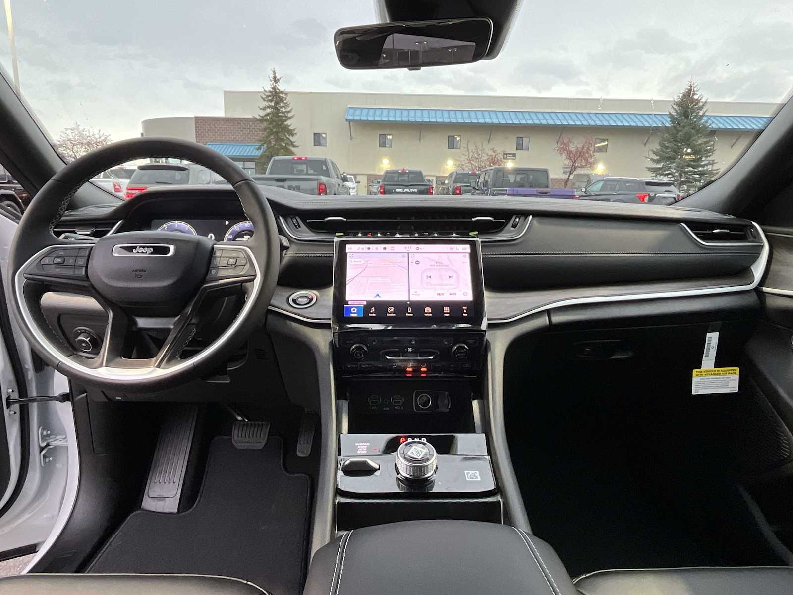 Thumbnail: 2025 Jeep Grand Cherokee - 10