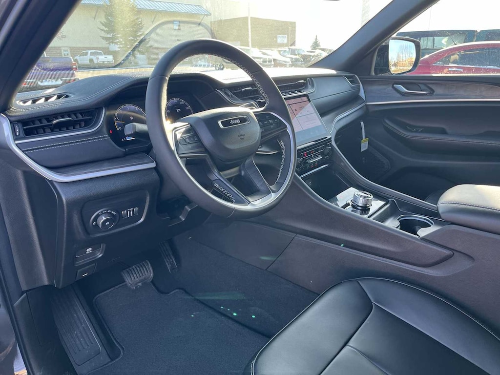 New 2025 Jeep Grand Cherokee LIMITED 4X4 Sport Utility