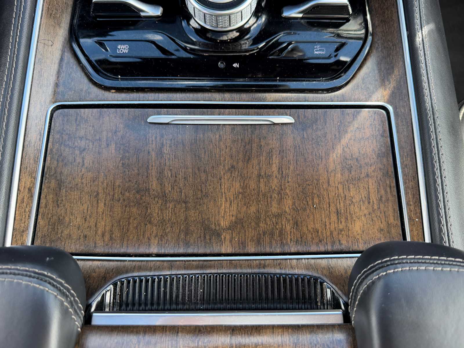 Thumbnail: 2022 Jeep Grand Wagoneer - 18