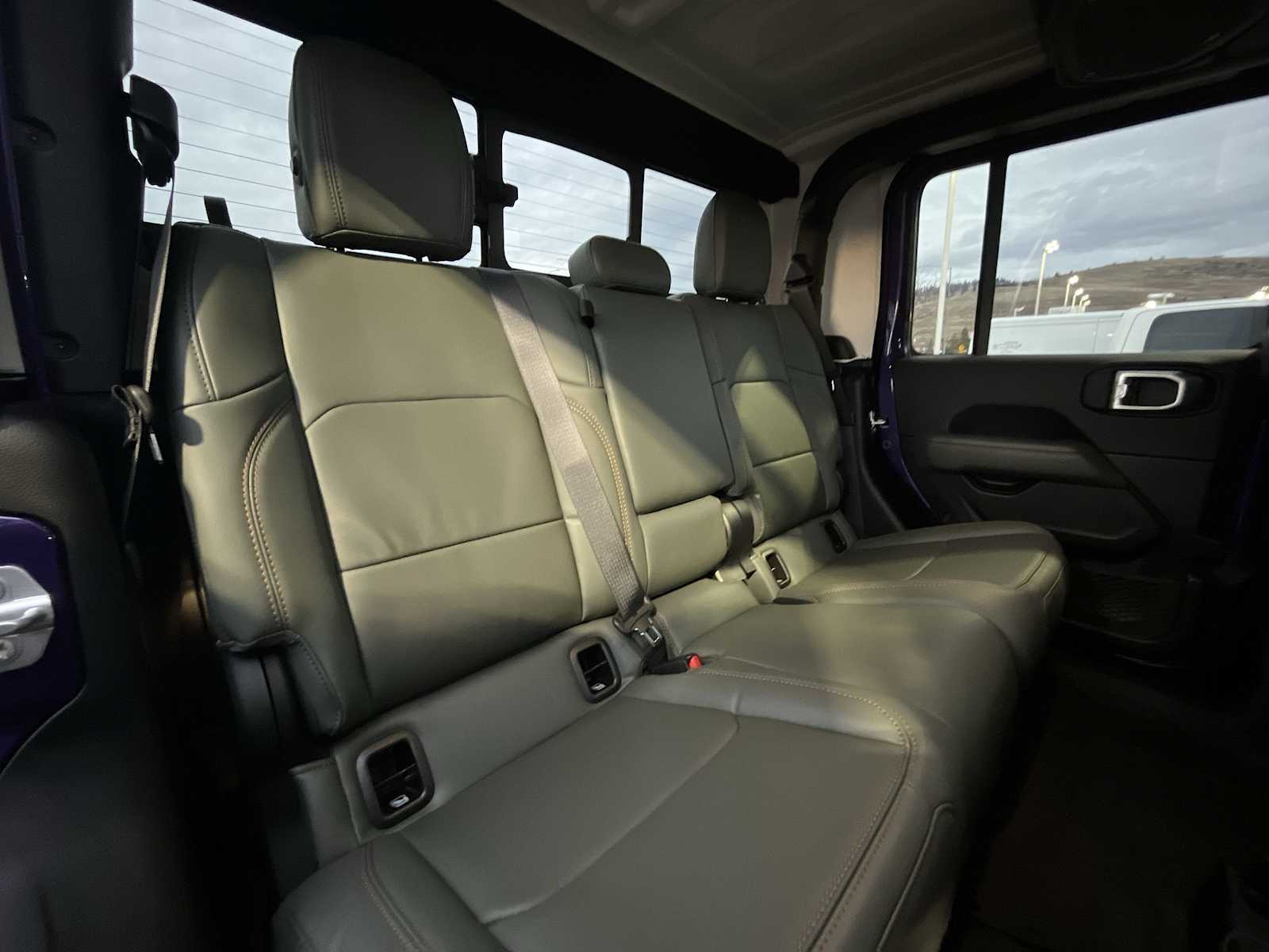 Thumbnail: 2026 Jeep Gladiator - 13