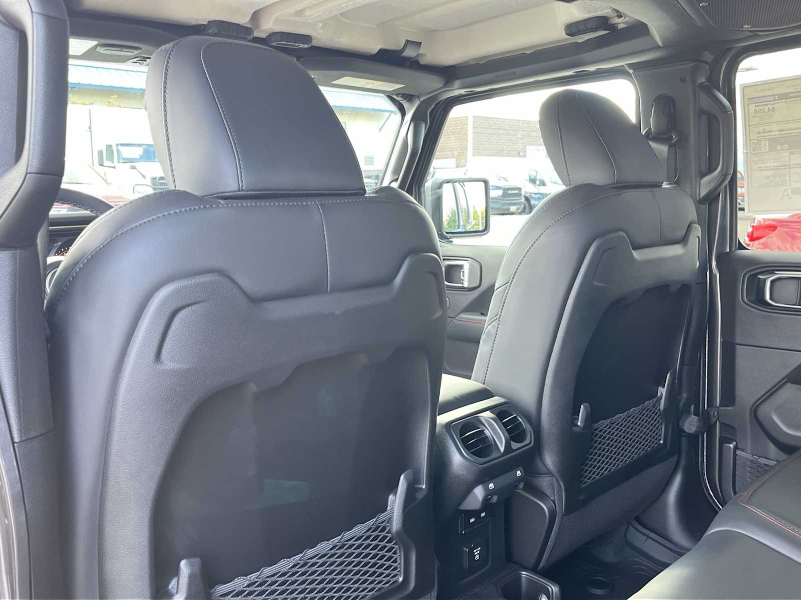 Thumbnail: 2025 Jeep Gladiator - 12