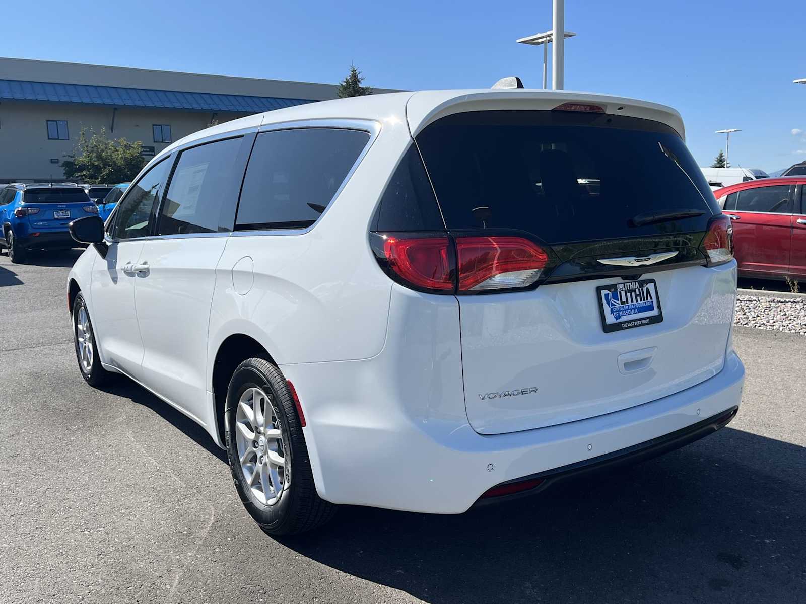 2025 Chrysler Voyager LX photo 4