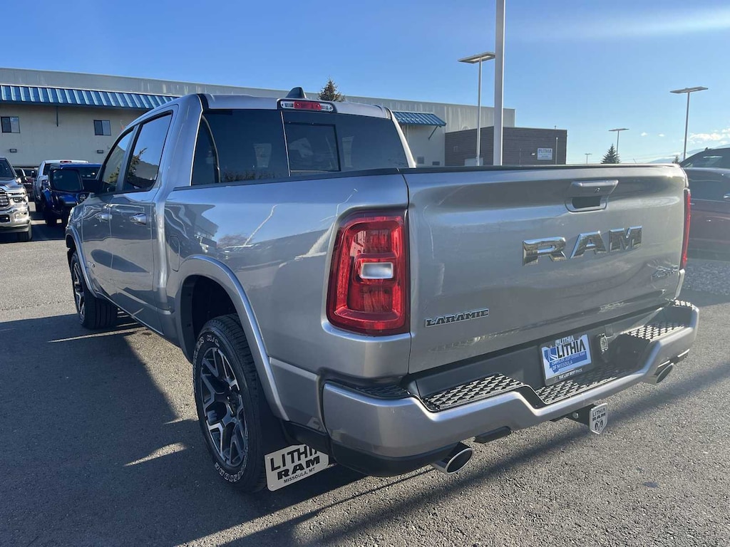 New 2026 Ram 1500 LARAMIE CREW CAB 4X4 5'7 BOX Pickup
