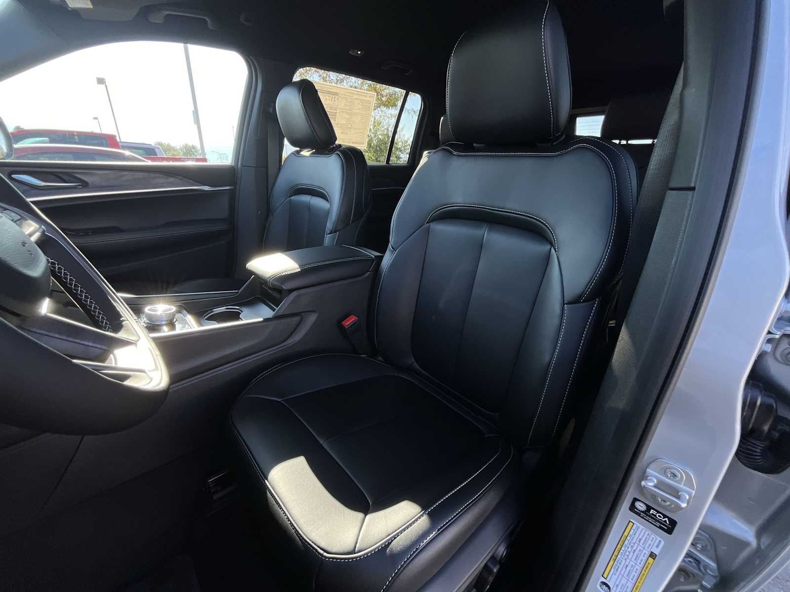 2025 Jeep Grand Cherokee Limited Edition 11