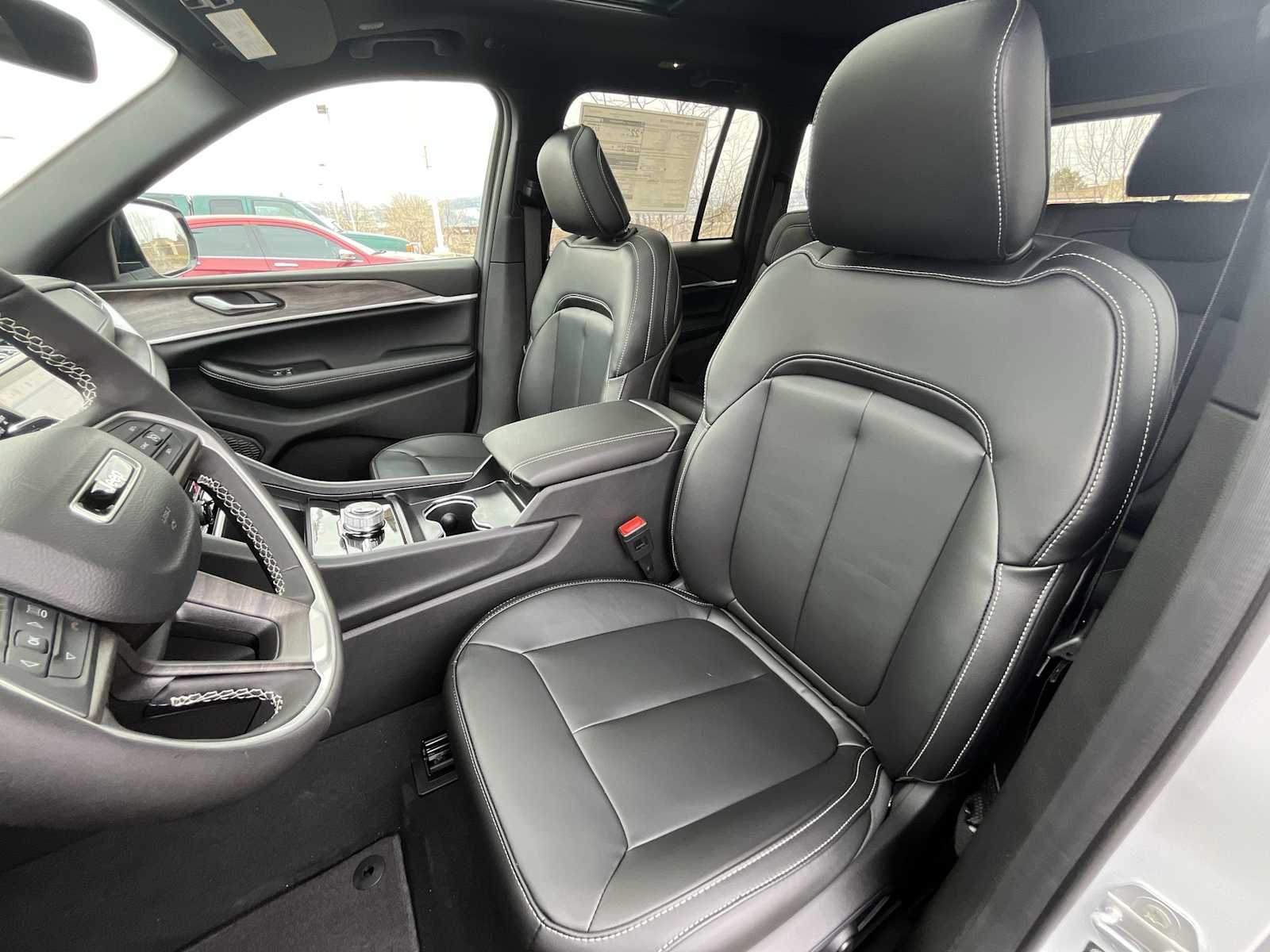 Thumbnail: 2025 Jeep Grand Cherokee - 11