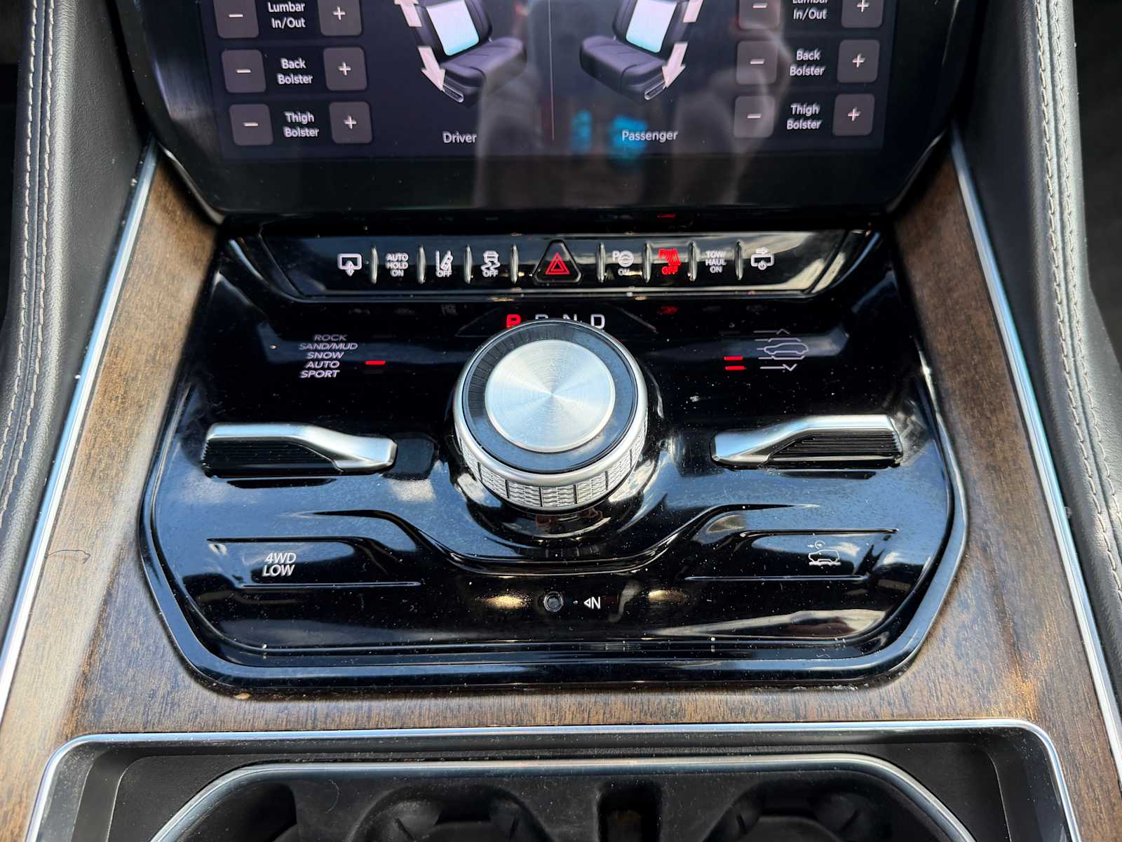 Thumbnail: 2022 Jeep Grand Wagoneer - 17