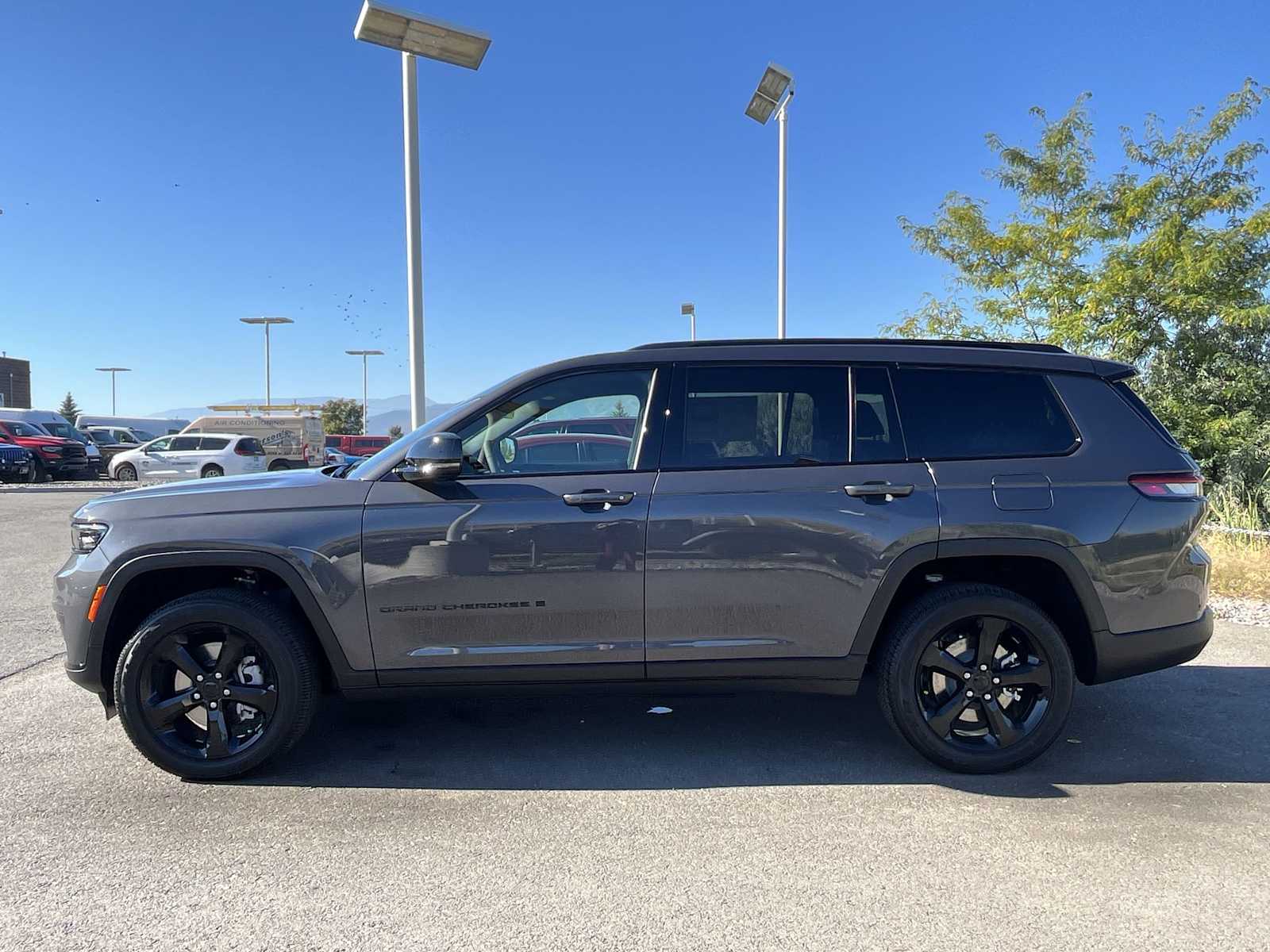 Thumbnail: 2025 Jeep Grand Cherokee - 3