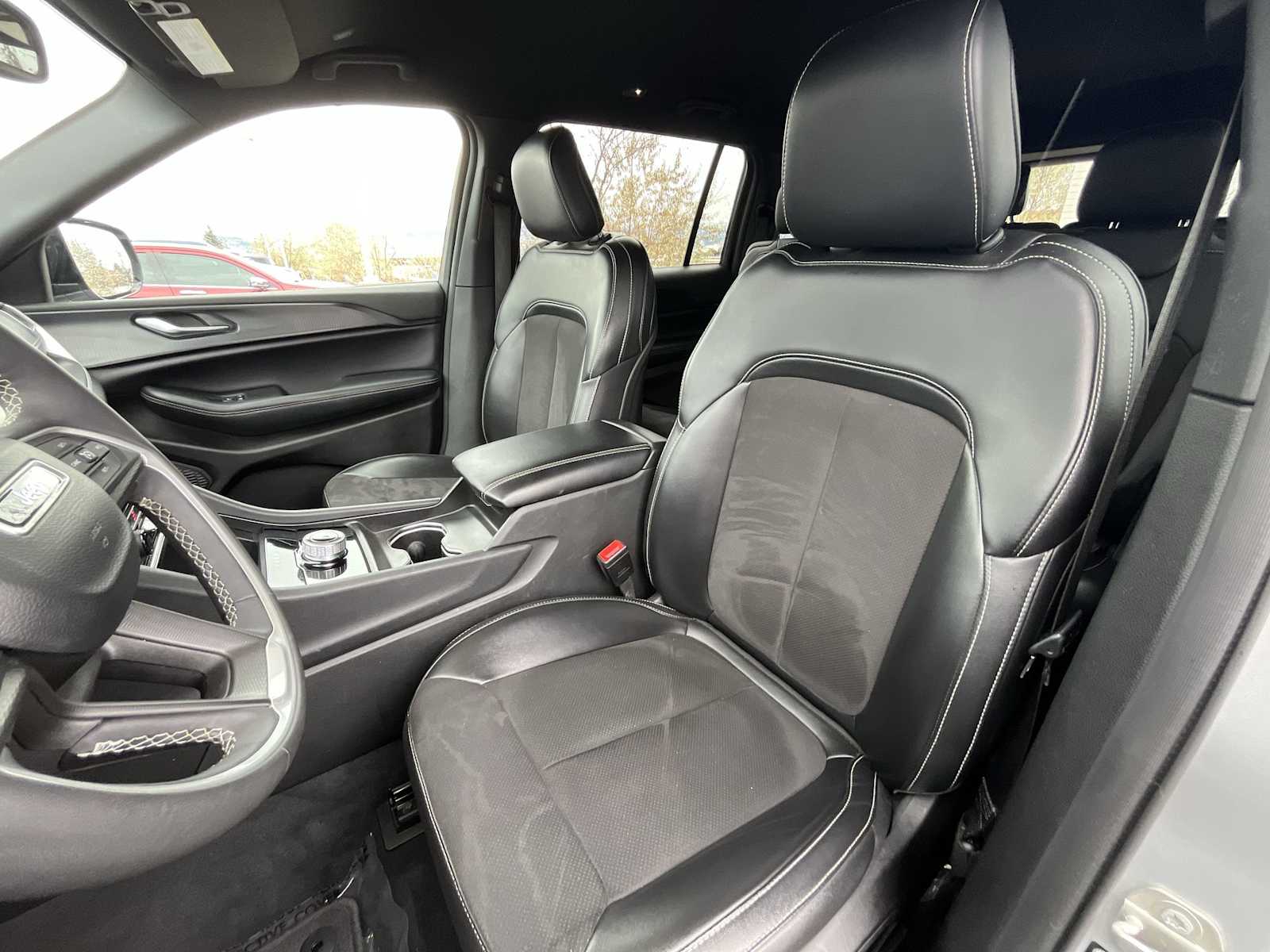 Thumbnail: 2024 Jeep Grand Cherokee L - 11