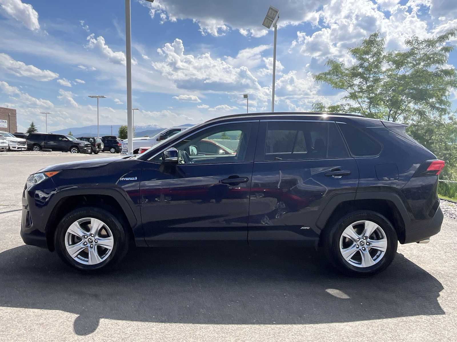 Thumbnail: 2019 Toyota RAV4 - 3