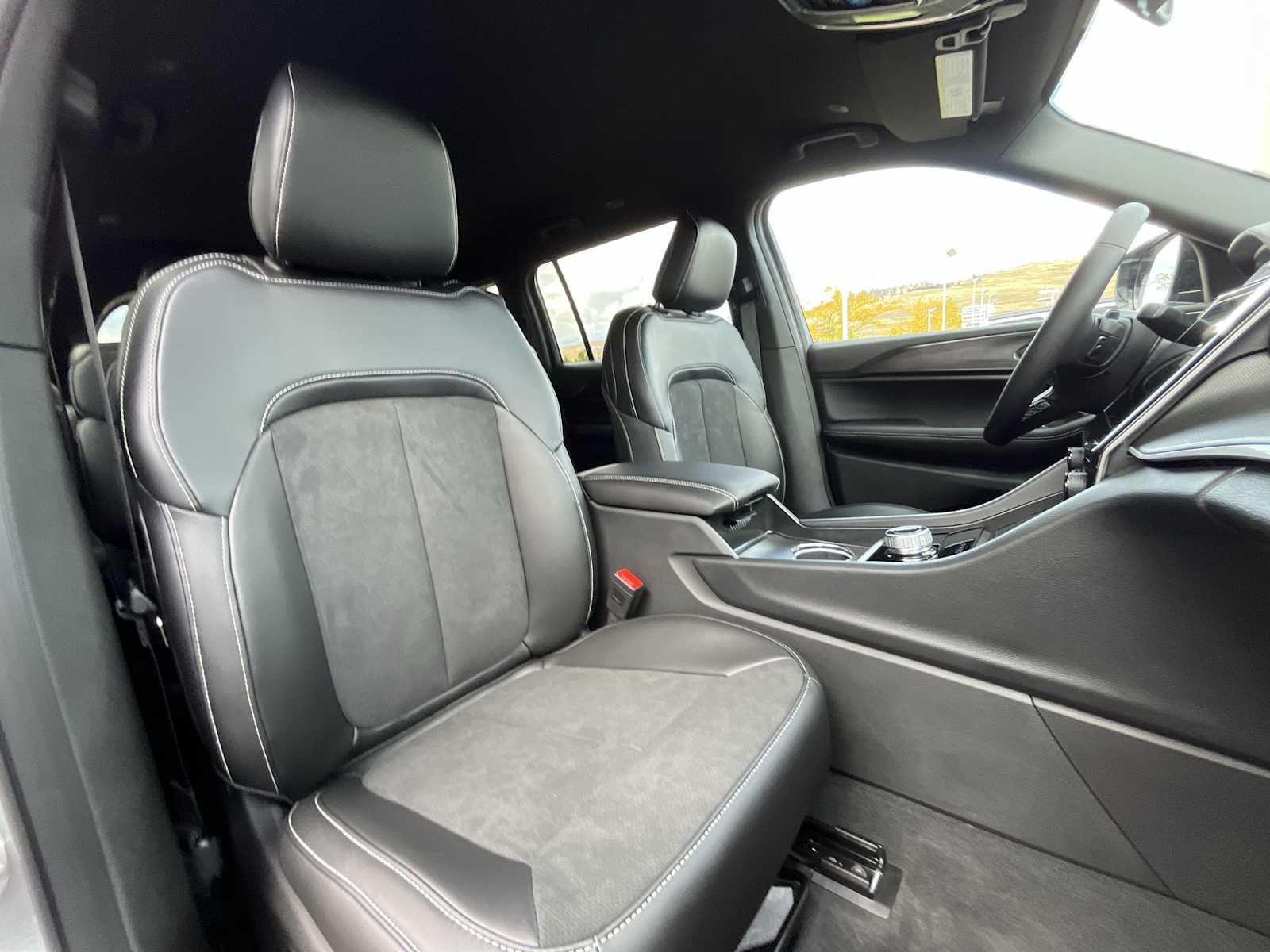 Thumbnail: 2025 Jeep Grand Cherokee - 14