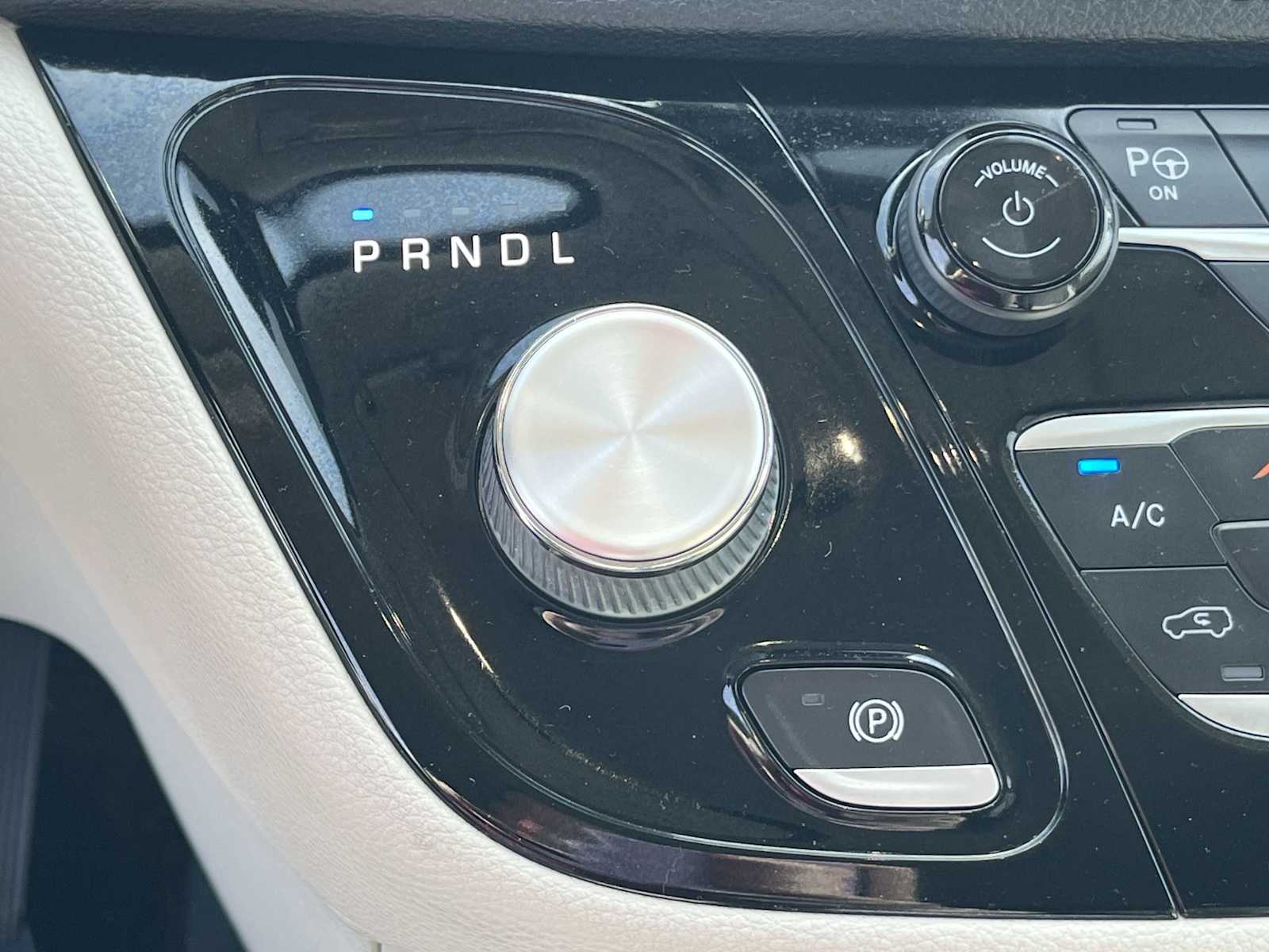 Thumbnail: 2021 Chrysler Pacifica - 17