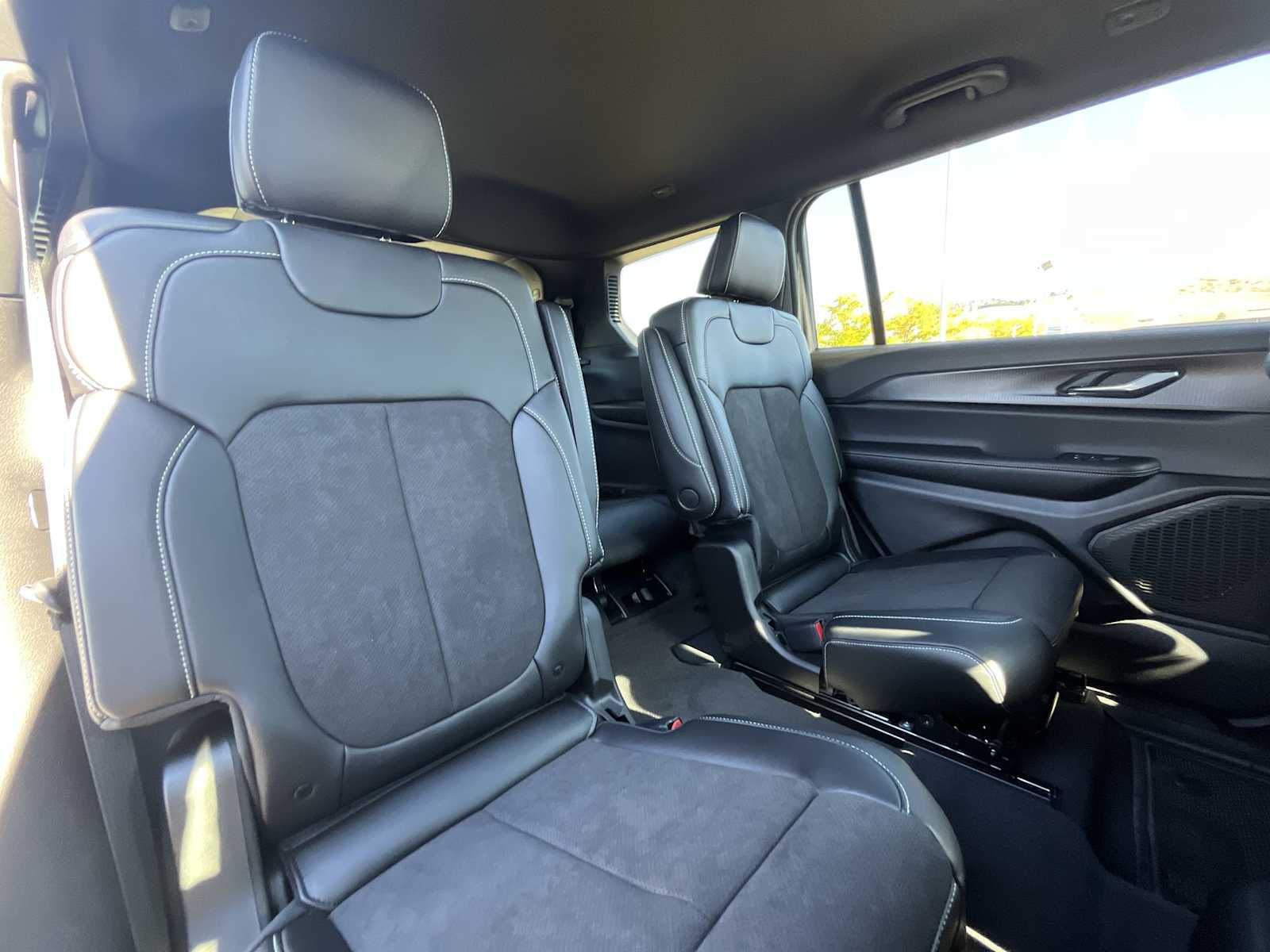 Thumbnail: 2025 Jeep Grand Cherokee - 13