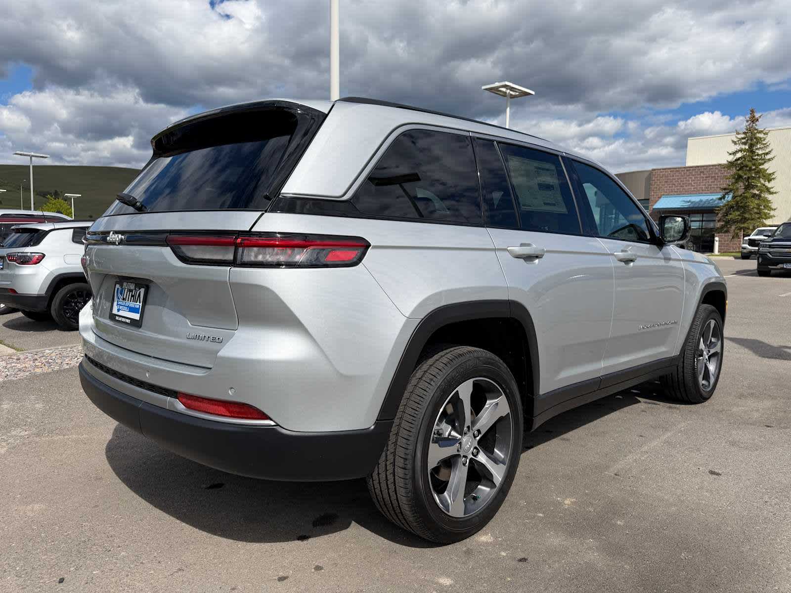 Thumbnail: 2026 Jeep Grand Cherokee - 9