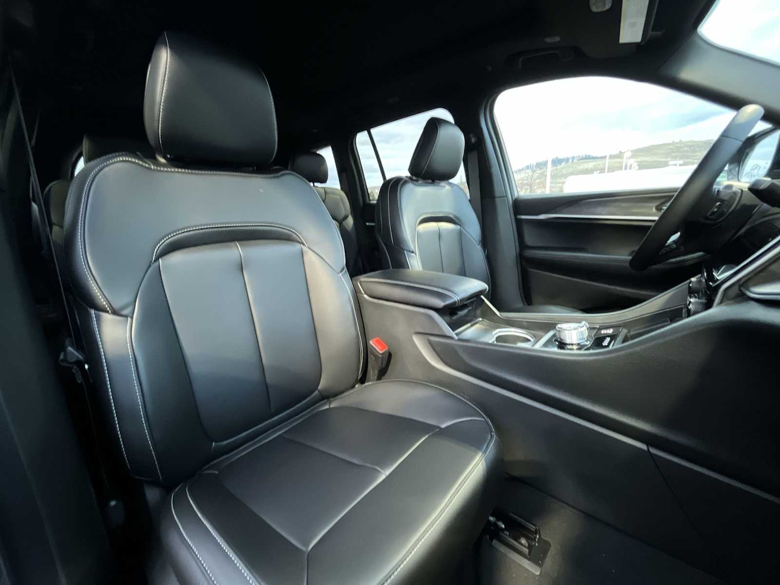 Thumbnail: 2025 Jeep Grand Cherokee - 14