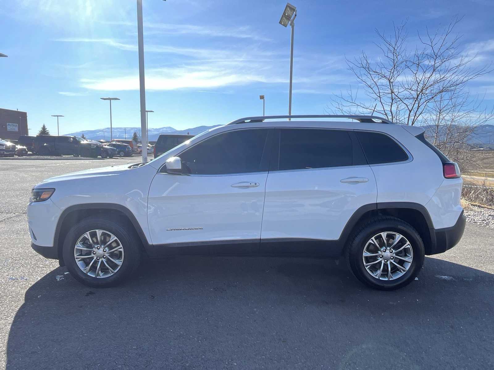 Thumbnail: 2019 Jeep Cherokee - 3
