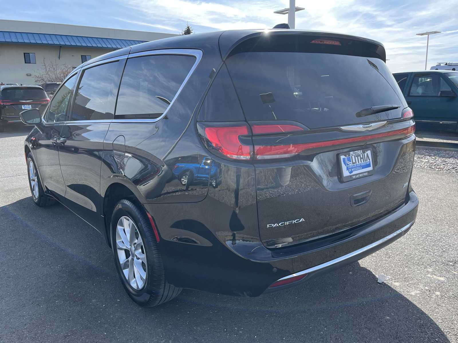 Thumbnail: 2025 Chrysler Pacifica - 4