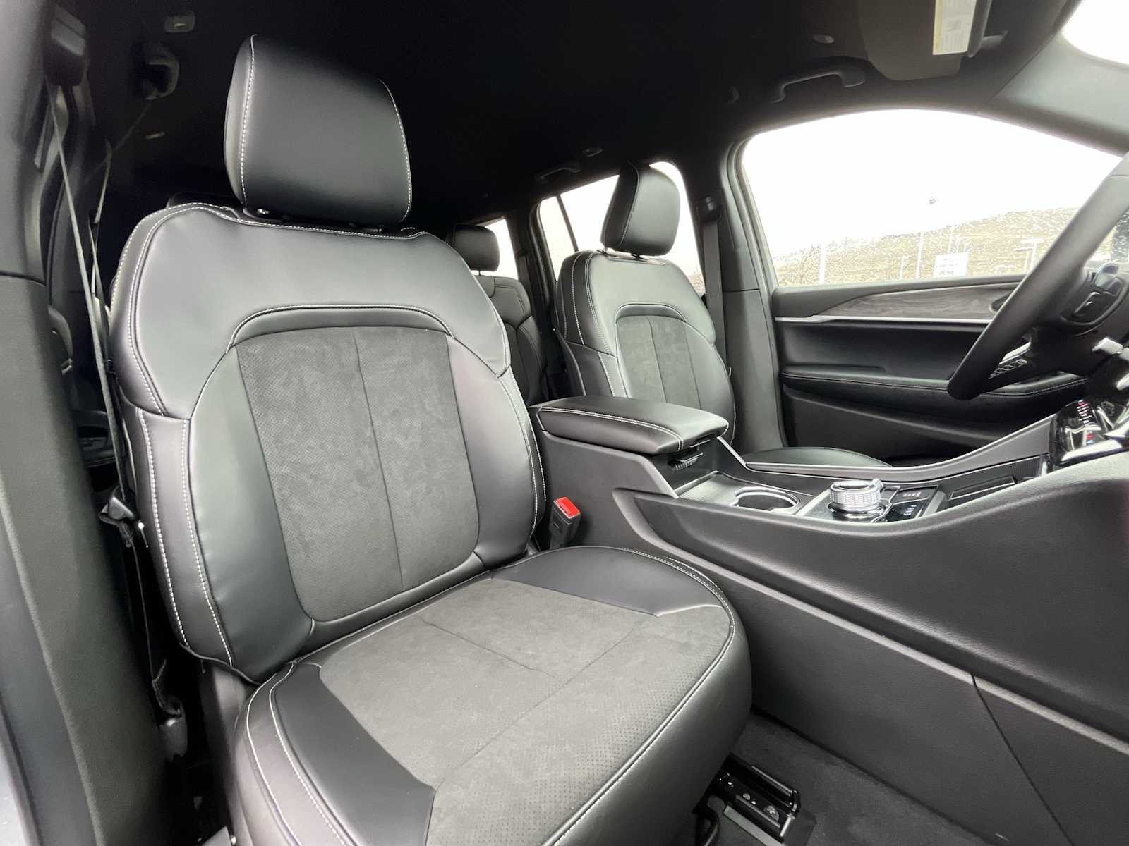 Thumbnail: 2026 Jeep Grand Cherokee - 14