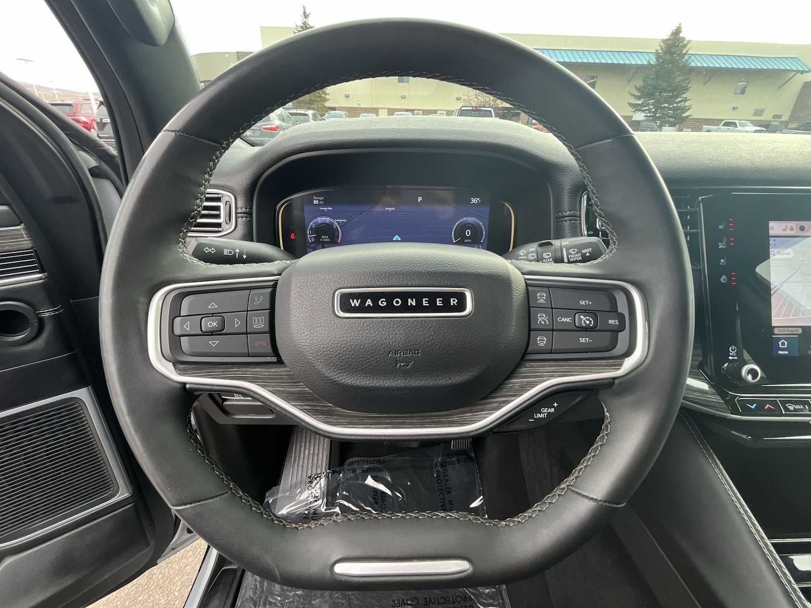 Thumbnail: 2022 Jeep Wagoneer - 15