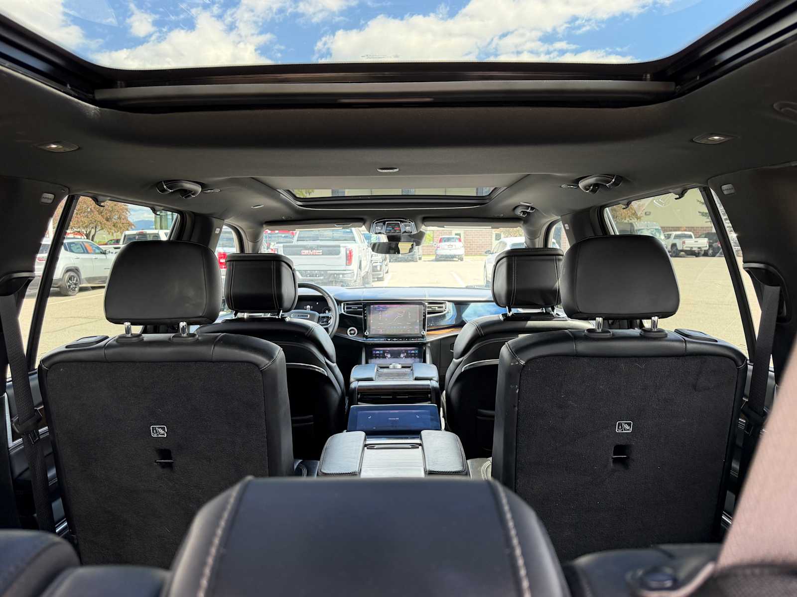 Thumbnail: 2022 Jeep Grand Wagoneer - 27