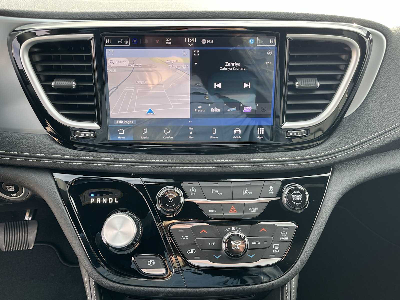 Thumbnail: 2026 Chrysler Pacifica - 16