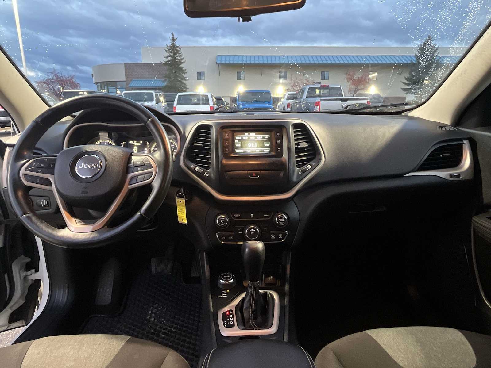 Thumbnail: 2017 Jeep Cherokee - 10