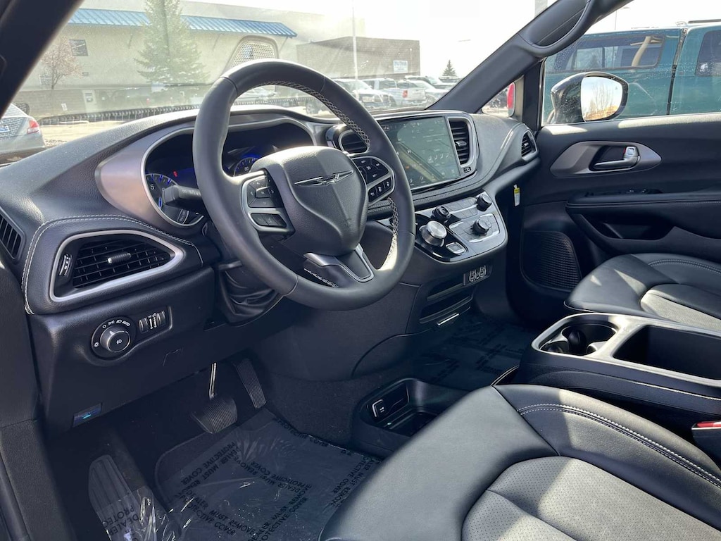 Used 2025 Chrysler Pacifica Select Van Passenger Van